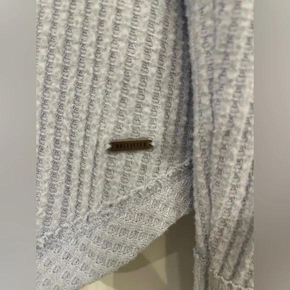 SOLD‼️ Hollister Light Blue V-Neck Top, Sz Small - Picture 3 of 4